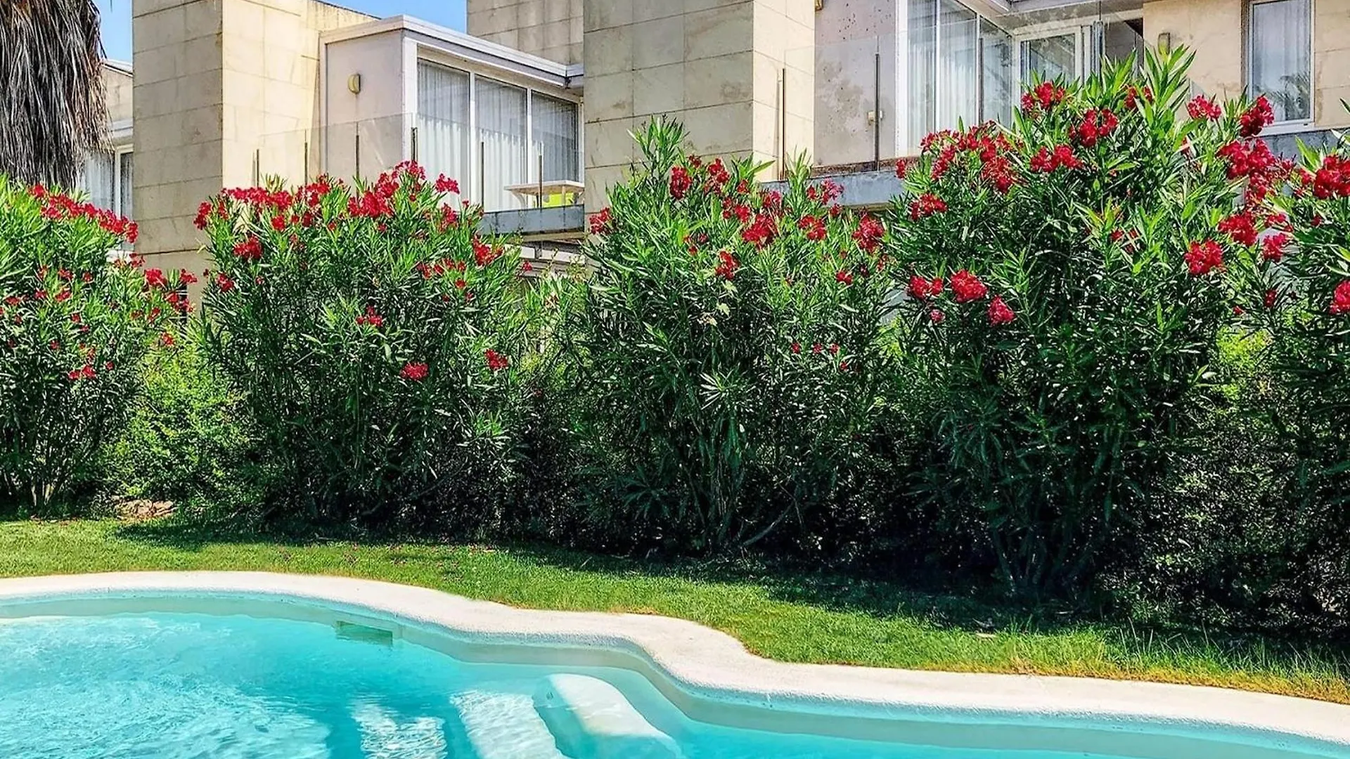 Apartment Facing The Pool L' Escala 0*,  Espanha